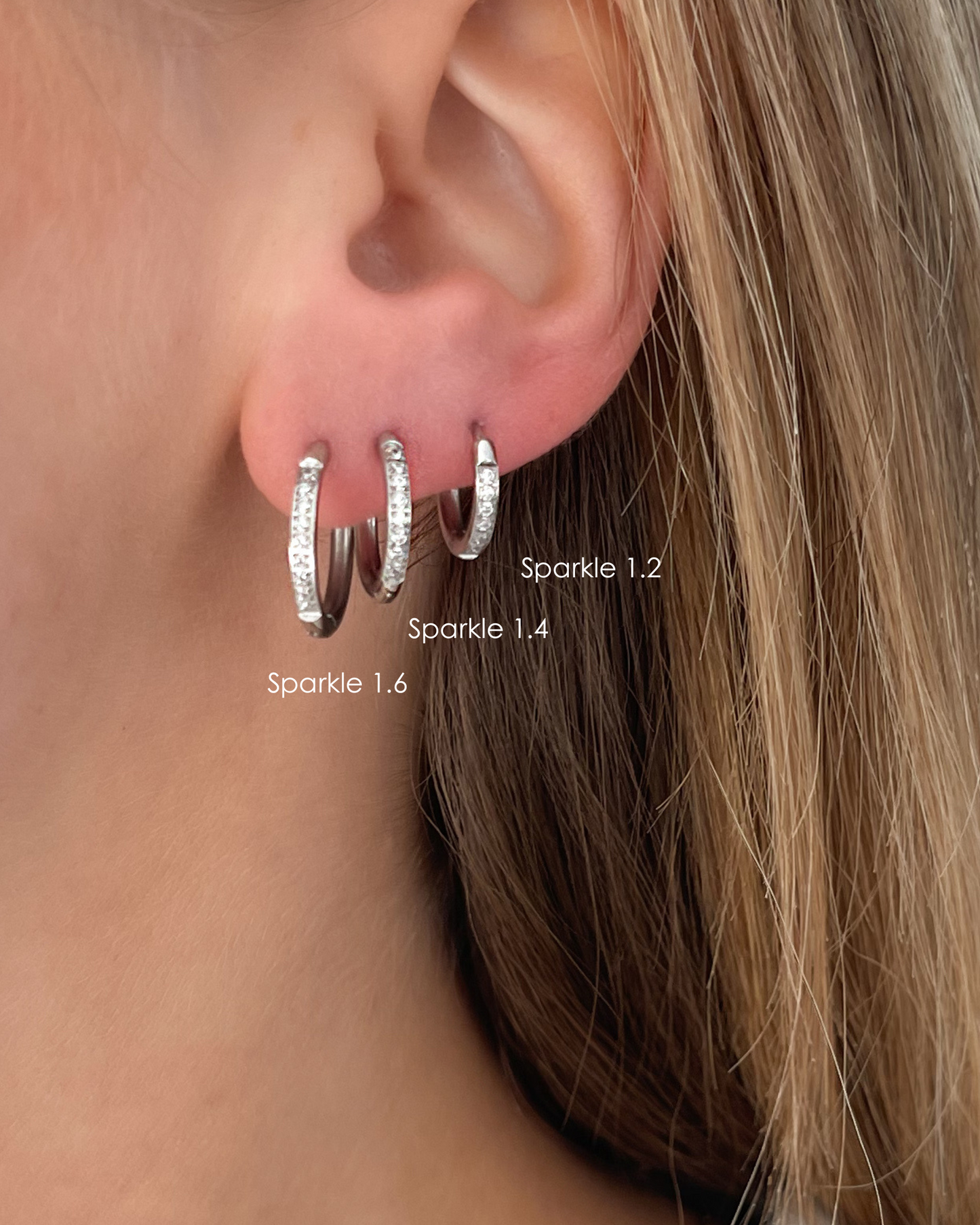 Wasserfeste Edelstahl Hoops mit Zirkonia Steinen besetzt in silber, in 3 Größen.