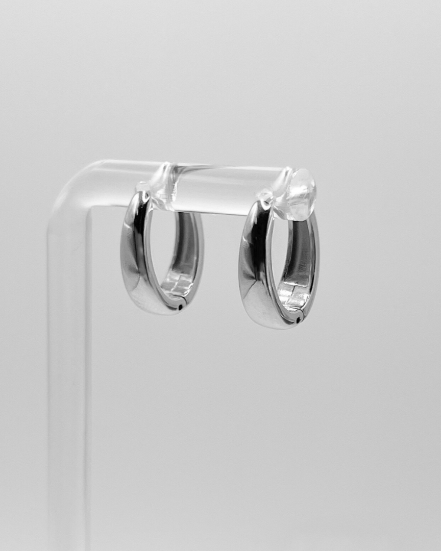 Ovale wasserfeste Edelstahl Hoops in silber.