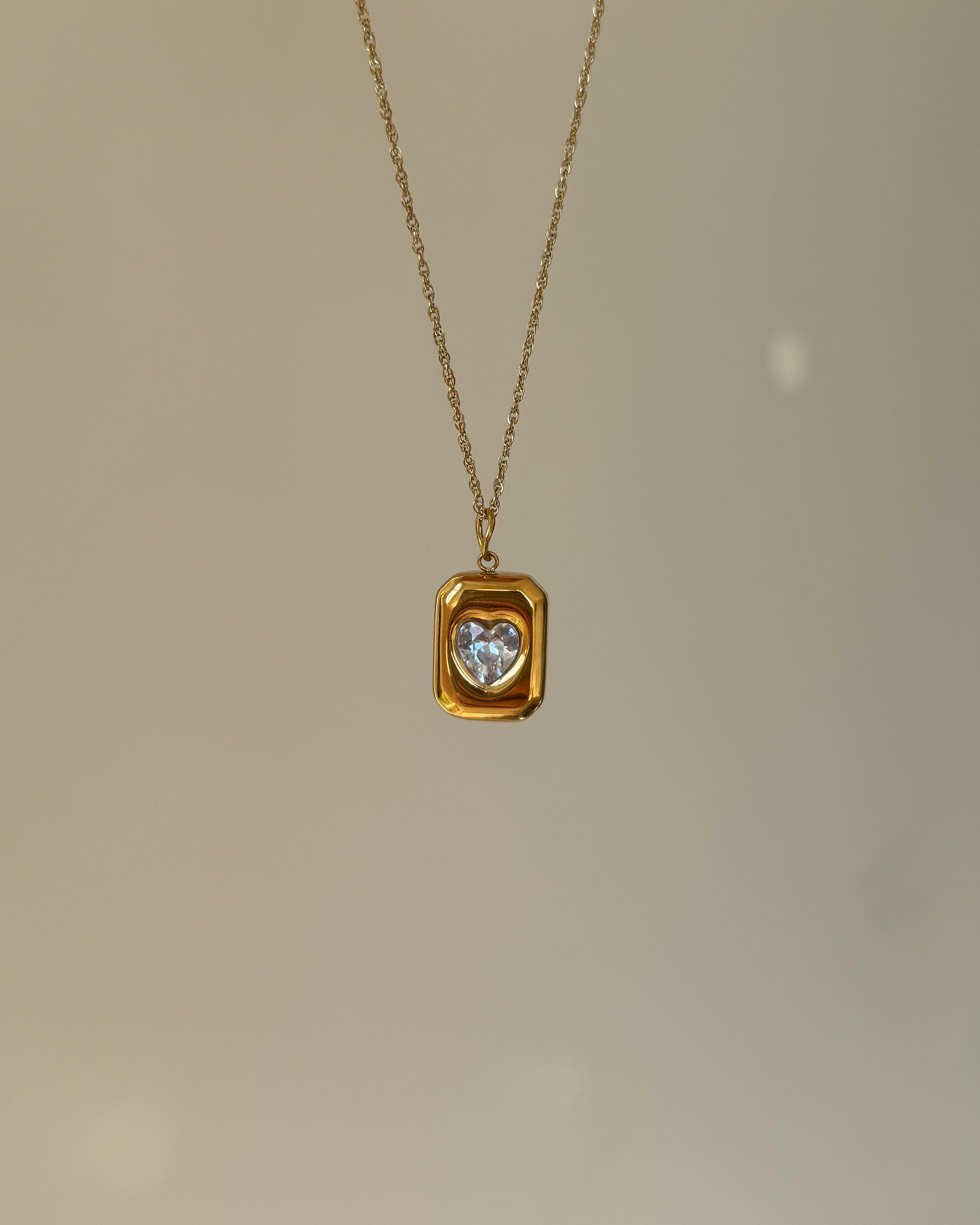 Charm Golden Heart Frame