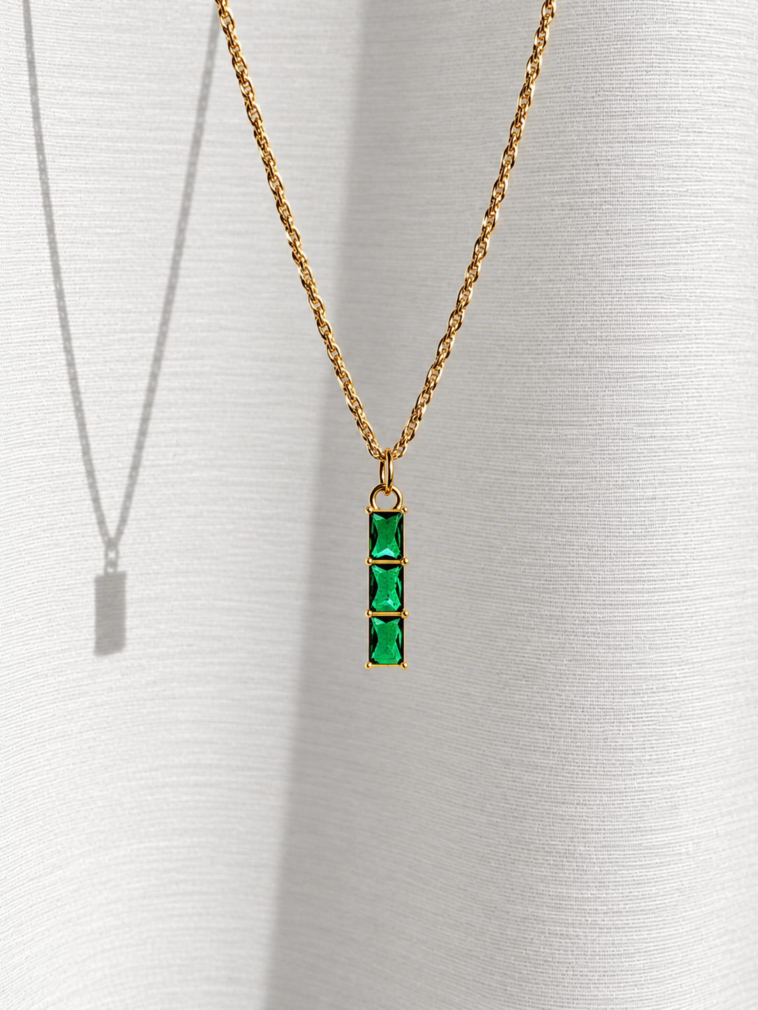 Charm Emerald Line