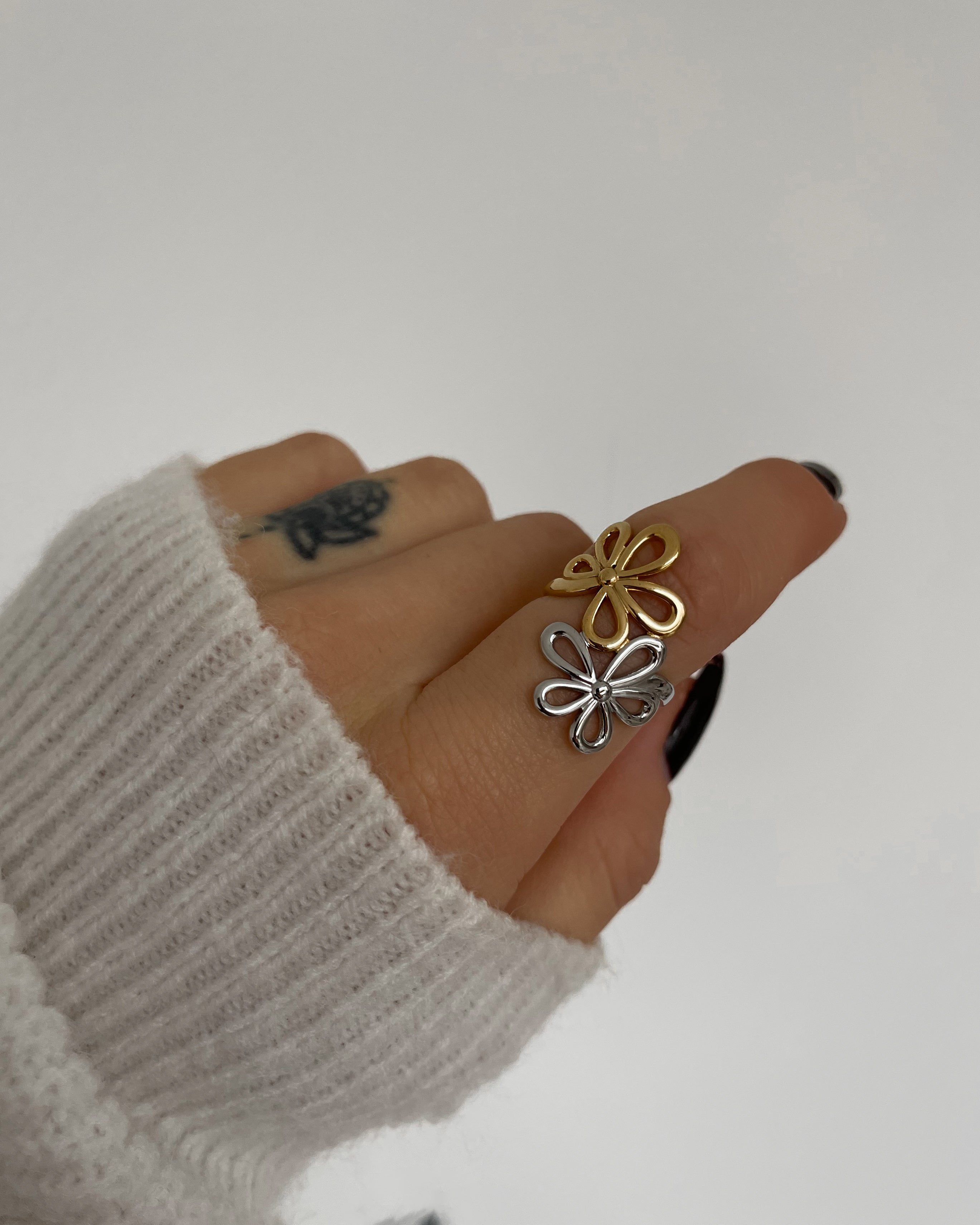 Ring Bloom Twist