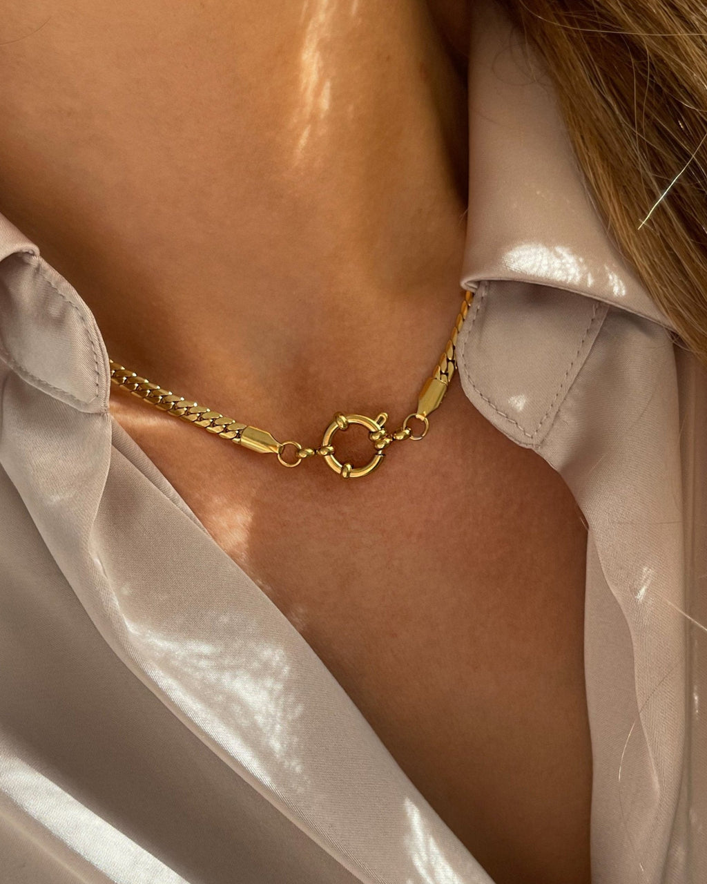 Halskette mit Ösenverschluss, aus Edelstahl ermöglicht es, nach Belieben verschiedene Charms anzuhängen und so die Kette individuell zu gestalten.