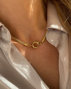 Halskette mit Ösenverschluss, aus Edelstahl ermöglicht es, nach Belieben verschiedene Charms anzuhängen und so die Kette individuell zu gestalten.