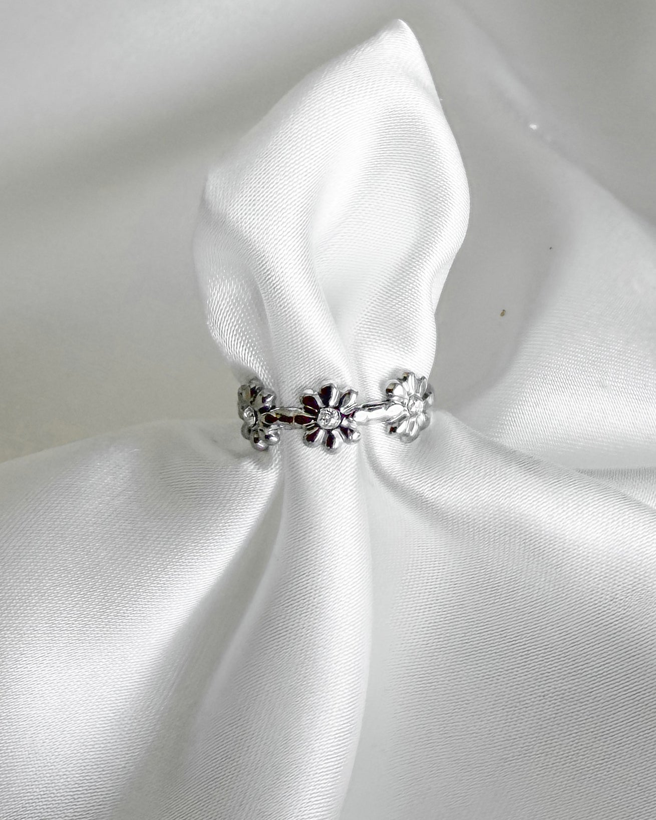 Ring Daisy Bloom