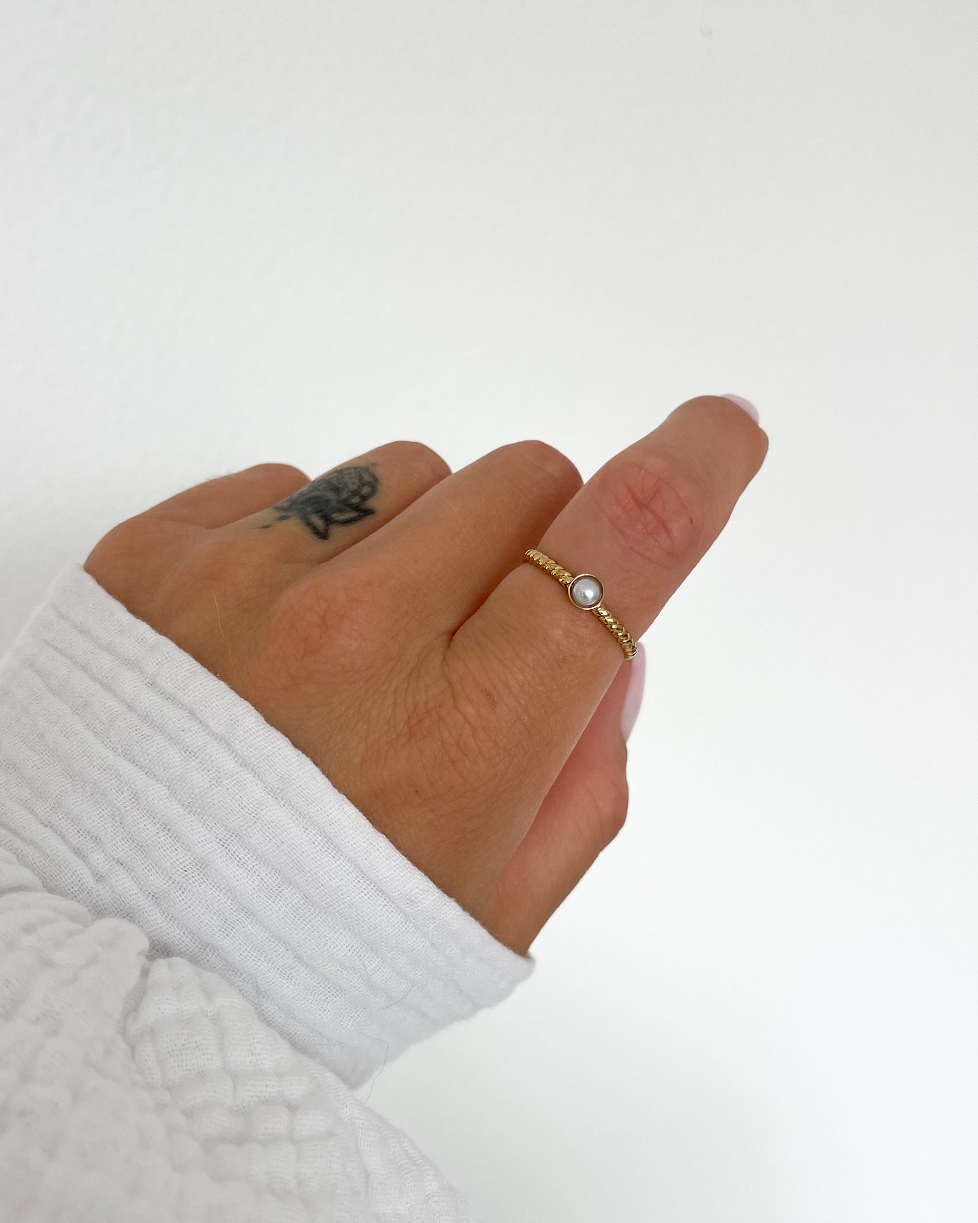 Ring Pearl Glow