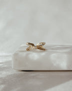 Wasserfester, verstellbarer Edelstahlring in gekreuztem Kettendesign in gold