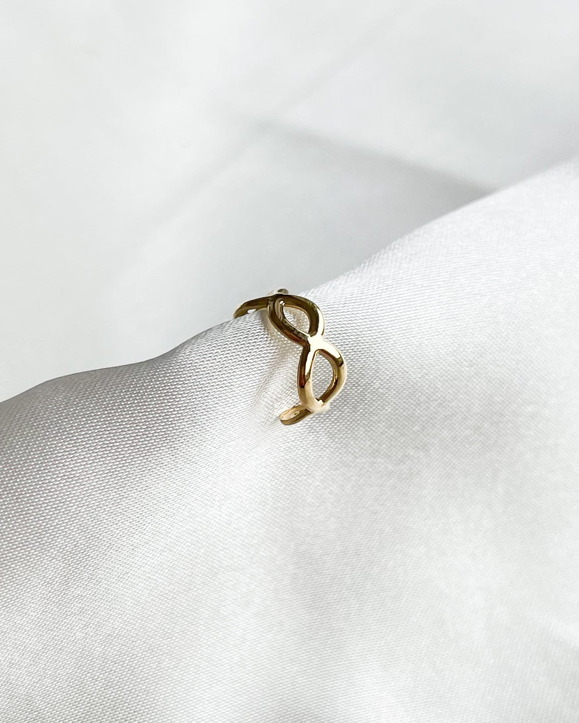 Earcuff Golden Infinity