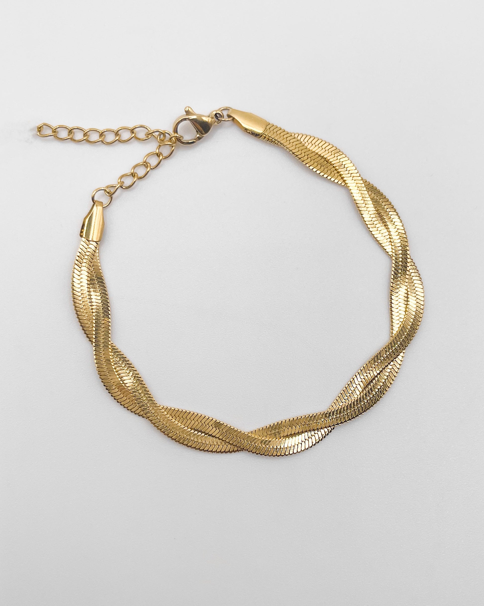 Wasserfestes Edelstahl Armband in gedrehtem Schlangendesign.