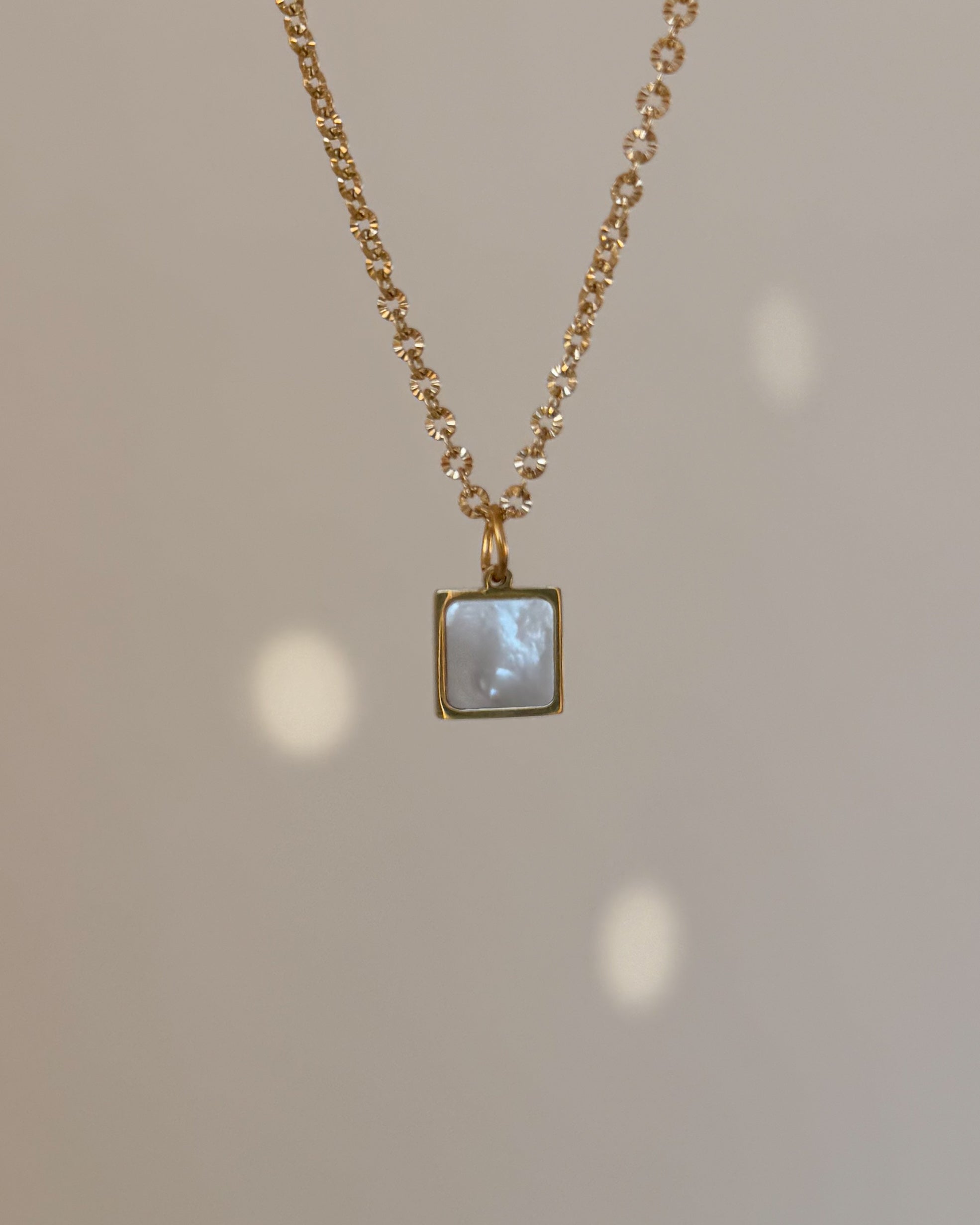 Charm Perlmutt Square