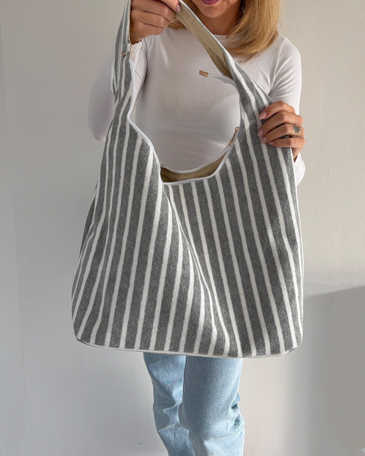 Striped Oversized Bag | Grau & Weiß