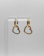 Wasserfeste Basic Edelstahl Kreolen mit abnehmbaren Herz Anhänger in gold.