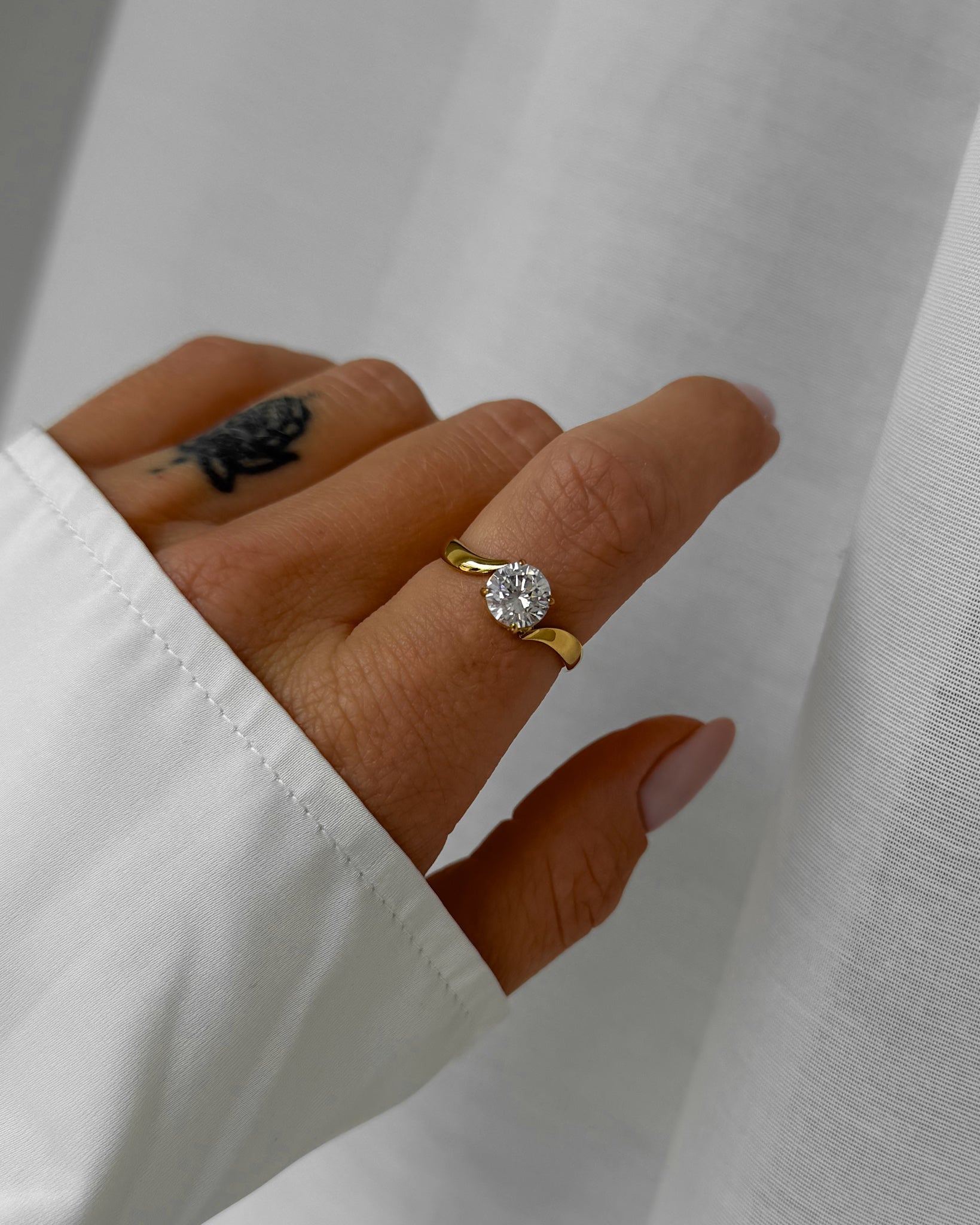 Ring Ring Diamond Glow