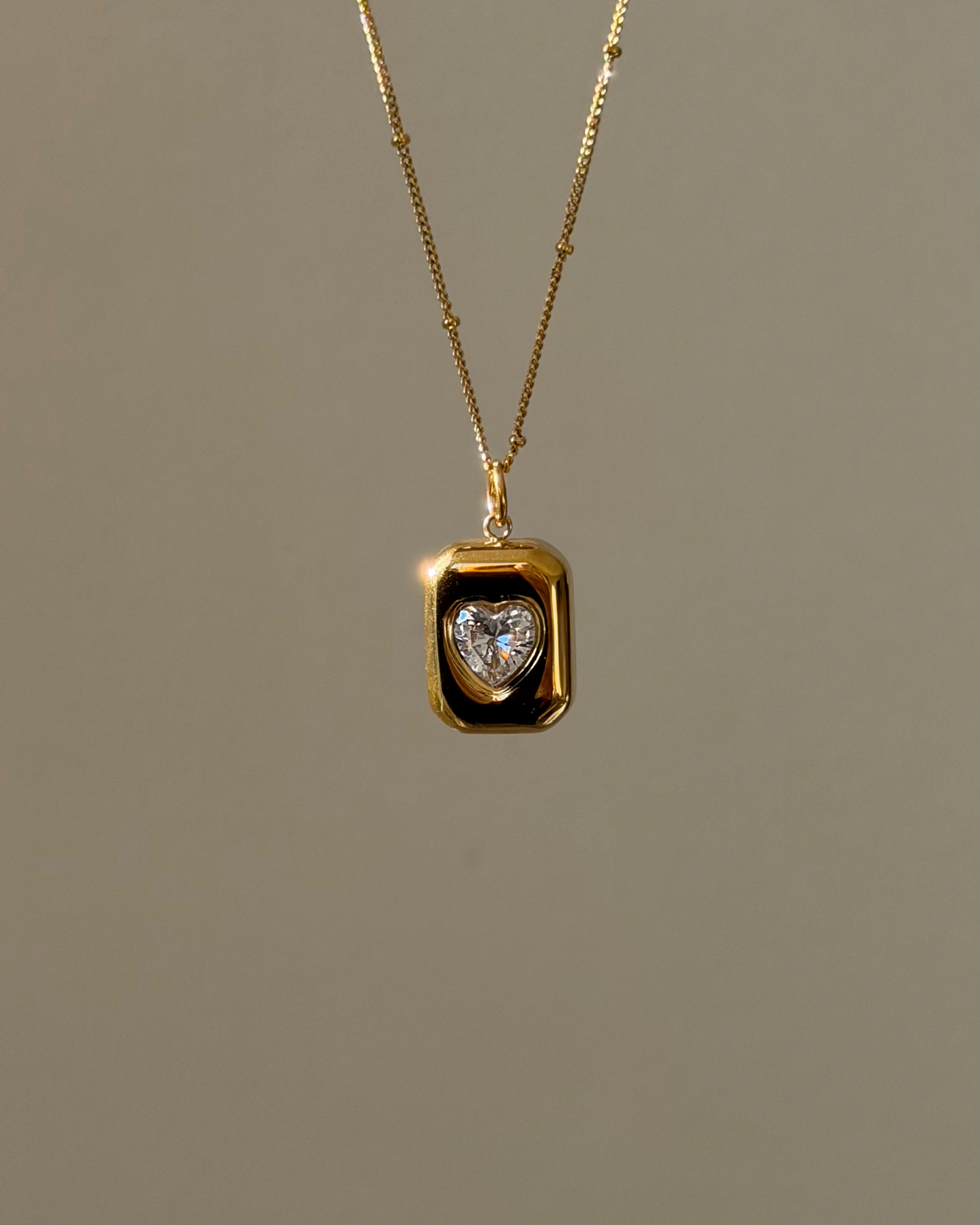 Charm Golden Heart Frame