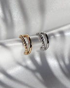 Doppellagiger Earcuff in gold und silber.