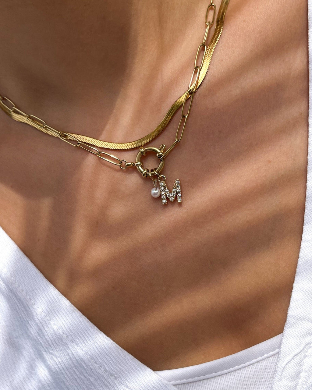 Halskette mit Ösenverschluss, aus Edelstahl ermöglicht es, nach Belieben verschiedene Charms anzuhängen und so die Kette individuell zu gestalten.