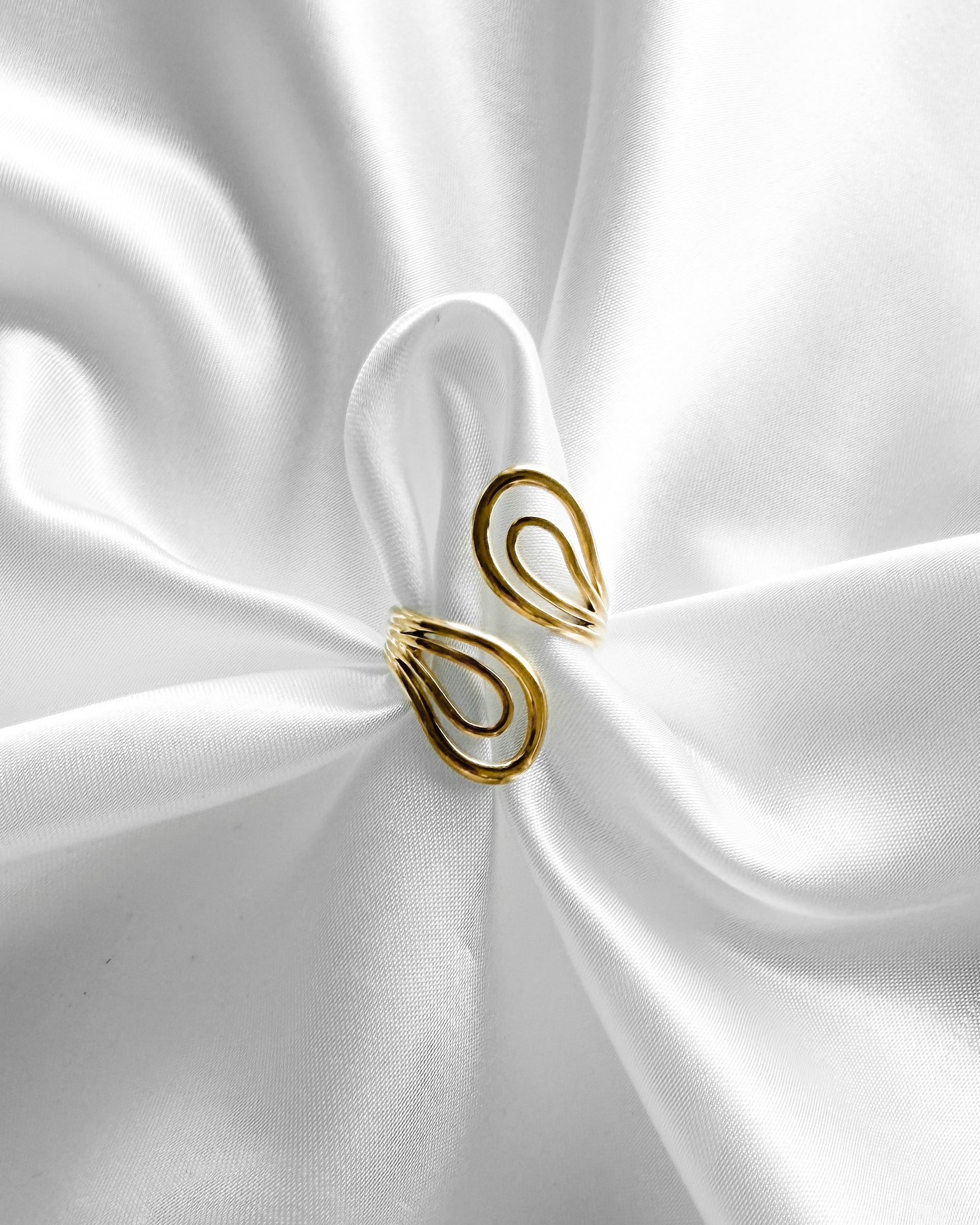 Ring Golden Sculpture