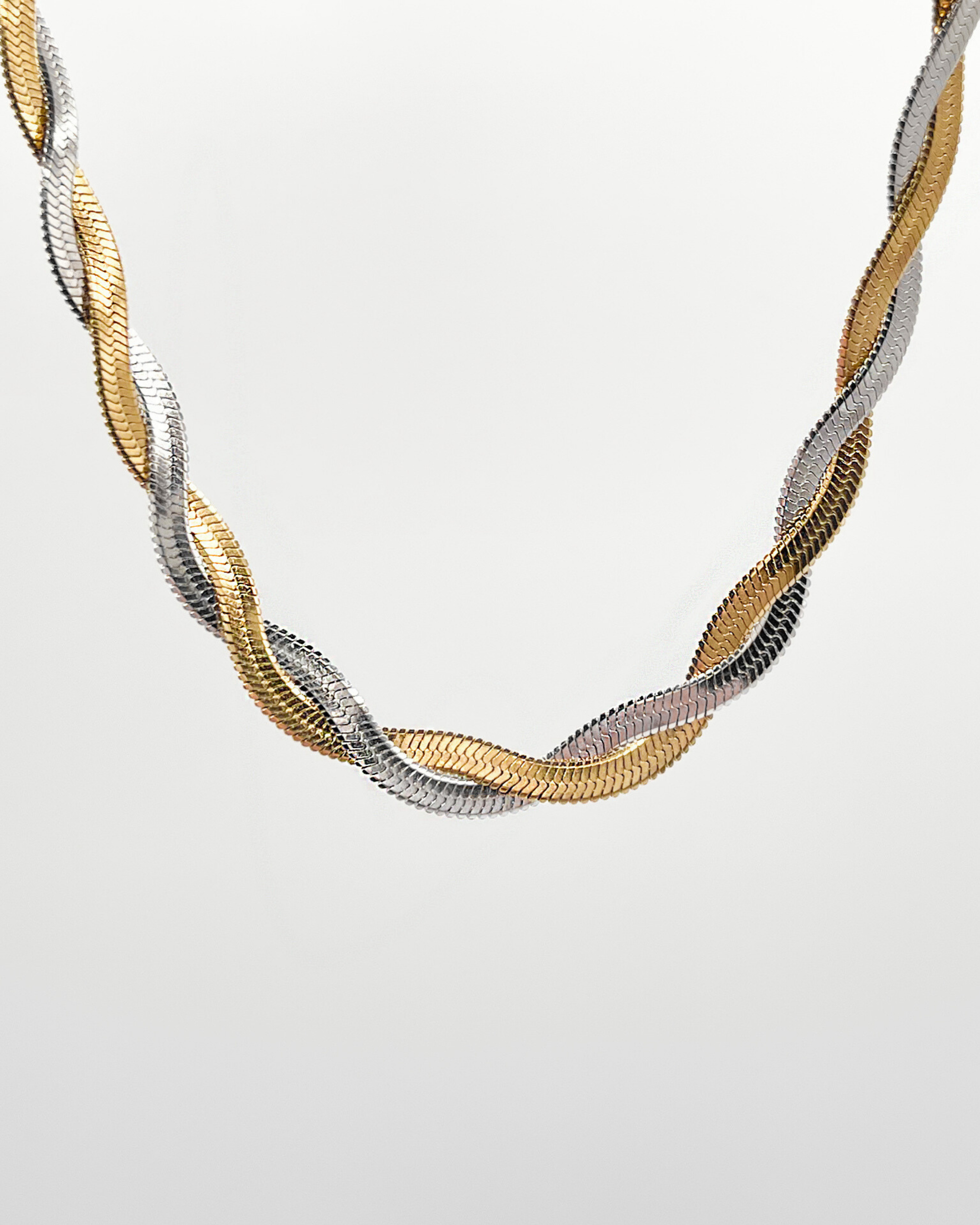 Vergoldete Edelstahl Kette in BiColor mit gedrehtem Schlangen Design. Wasserfest und hypoallergen.