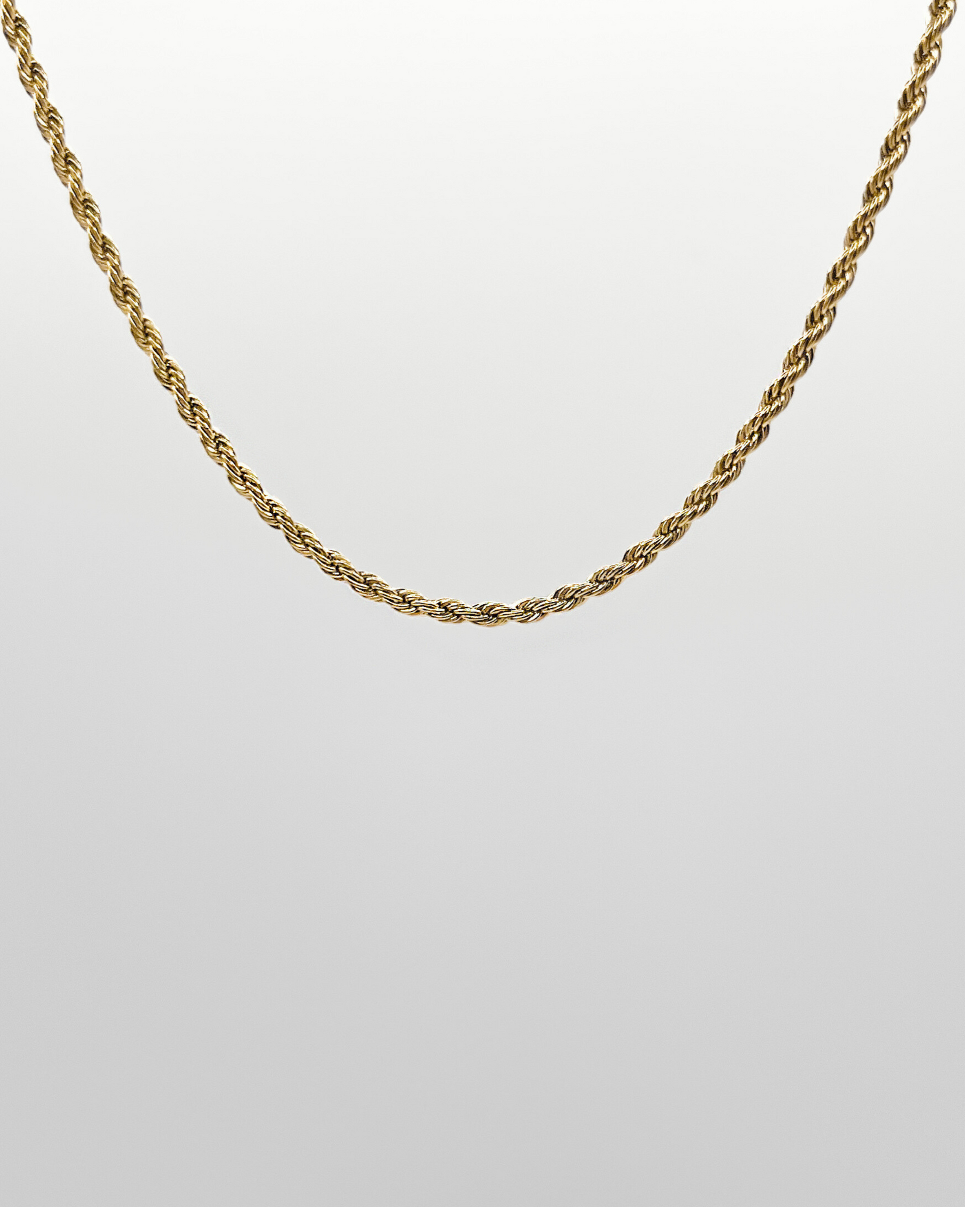 Gedrehte Edelstahl Kette in gold. Wasserfest und hypoallergen.