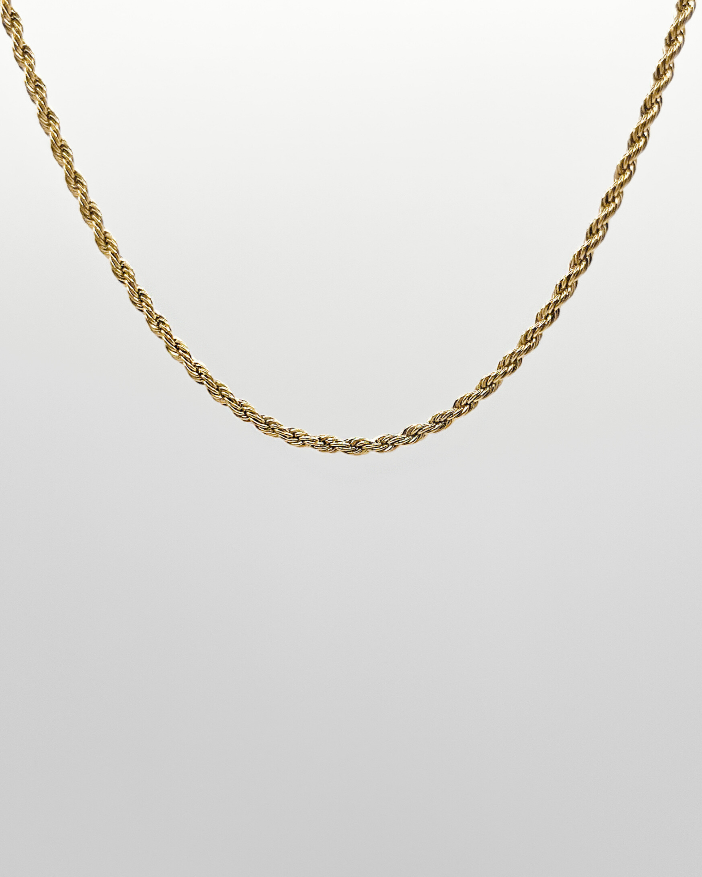 Gedrehte Edelstahl Kette in gold. Wasserfest und hypoallergen.
