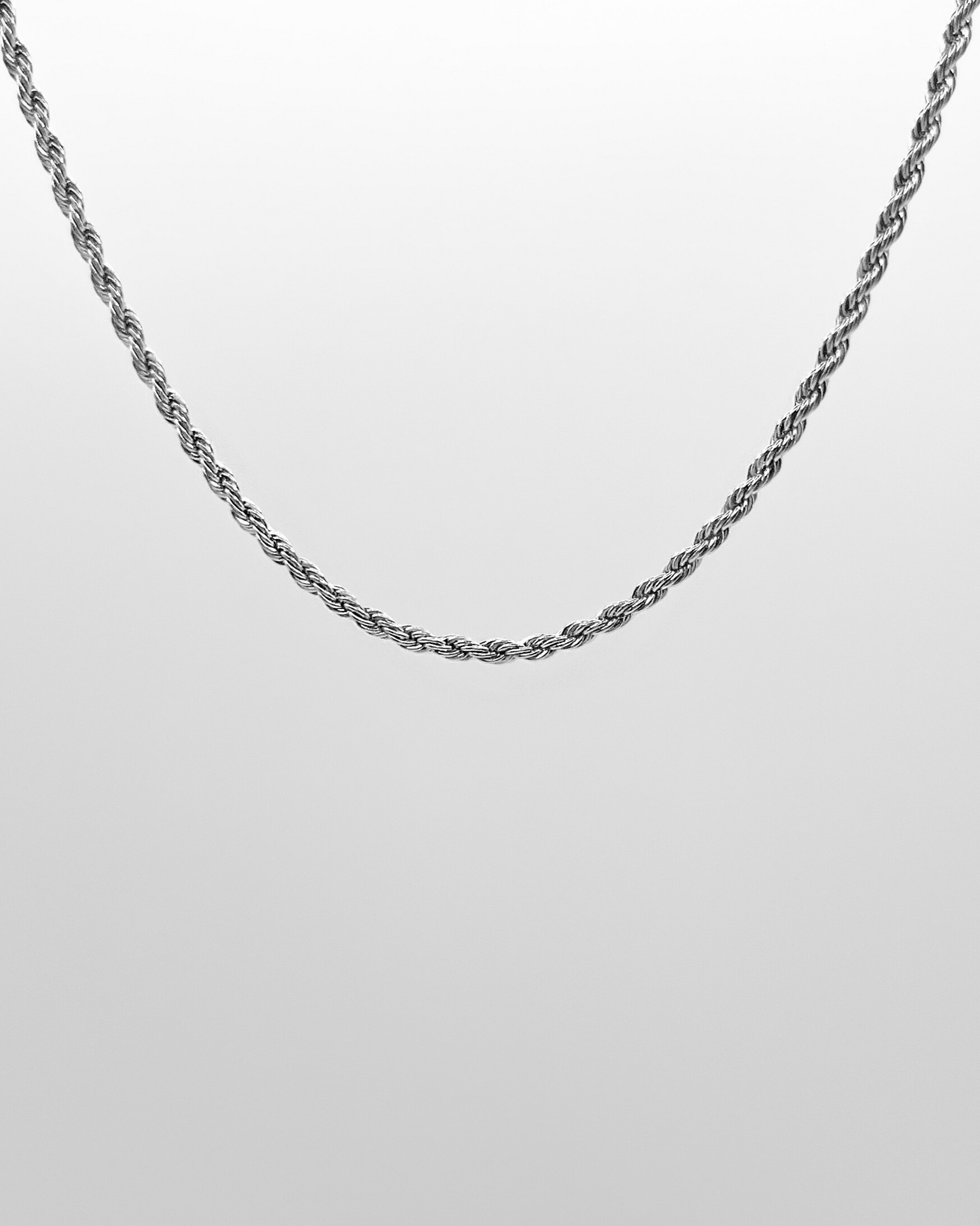 Gedrehte Edelstahl Kette in silber. Wasserfest und hypoallergen.
