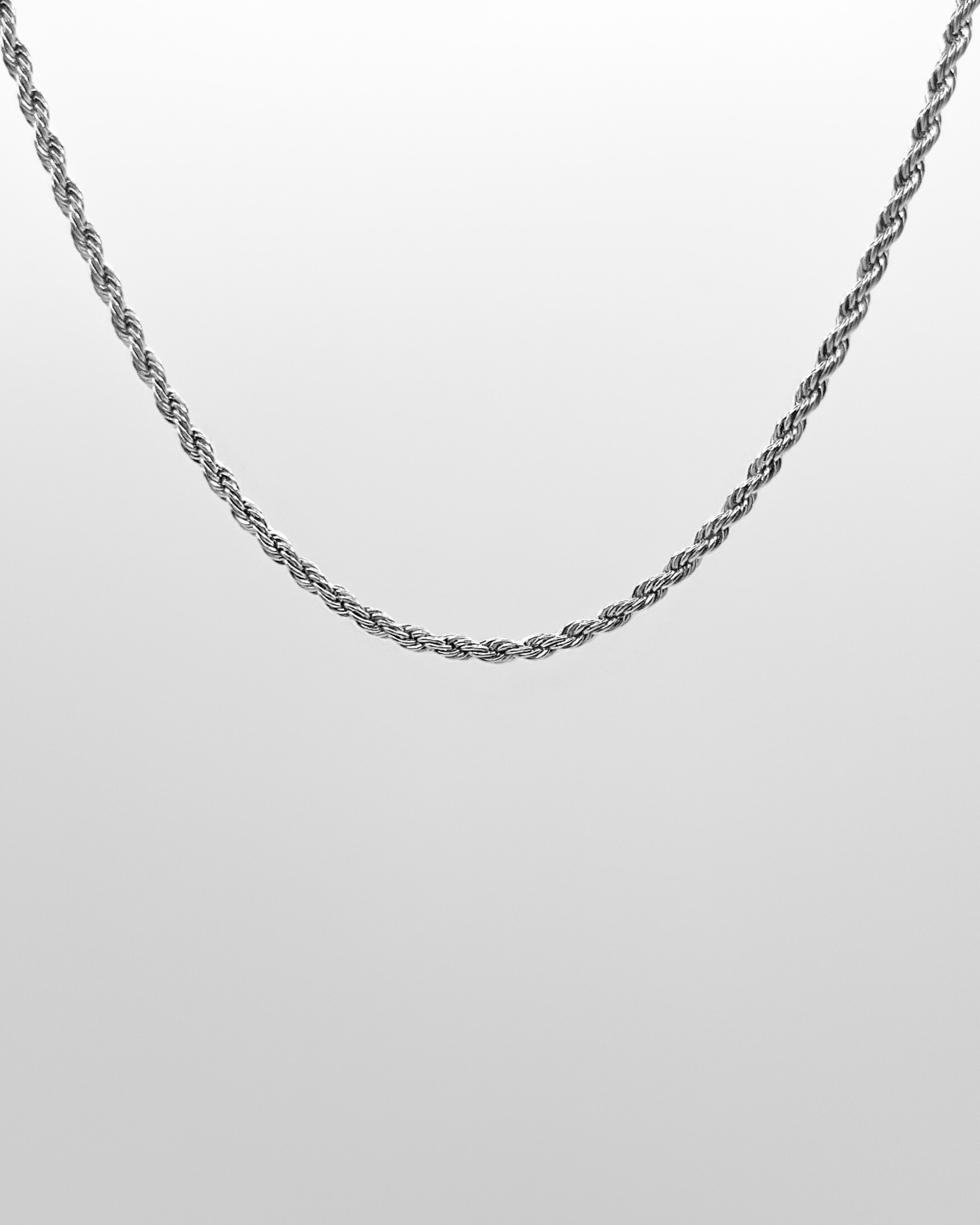 Gedrehte Edelstahl Kette in silber. Wasserfest und hypoallergen.