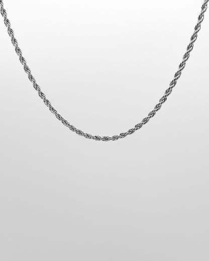 Gedrehte Edelstahl Kette in silber. Wasserfest und hypoallergen.