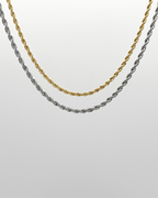 Gedrehte Edelstahl Kette in gold und silber. Wasserfest und hypoallergen.