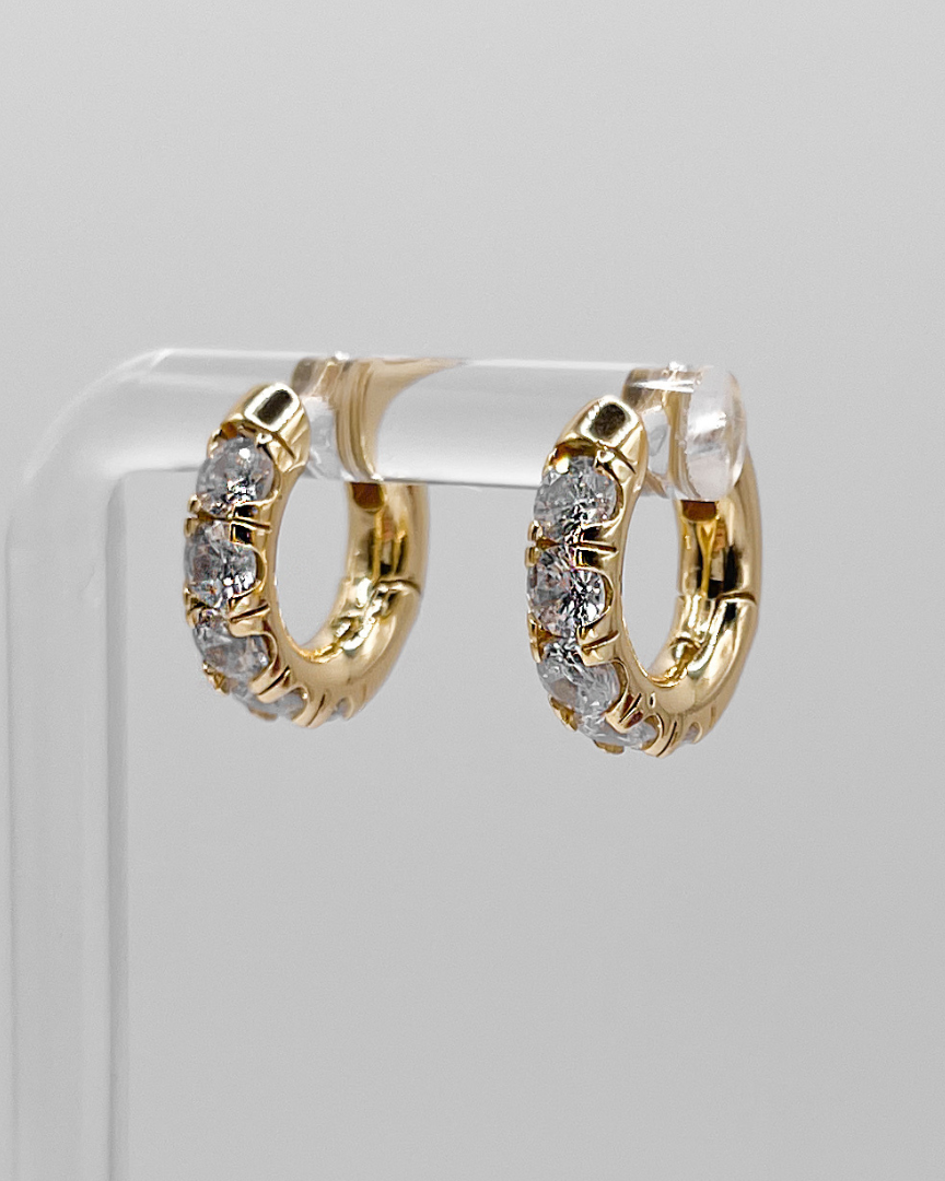 Wasserfeste Edelstahl Hoops mit Zirkonia Steinen besetzt in gold.