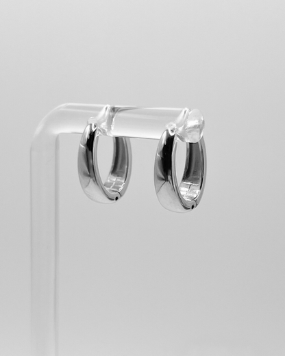 Ovale wasserfeste Edelstahl Hoops in silber.