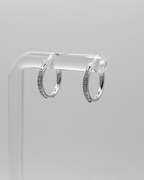 Wasserfeste Edelstahl Hoops mit Zirkonia Steinen besetzt in silber.