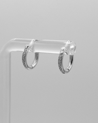 Wasserfeste Edelstahl Hoops mit Zirkonia Steinen besetzt in silber.