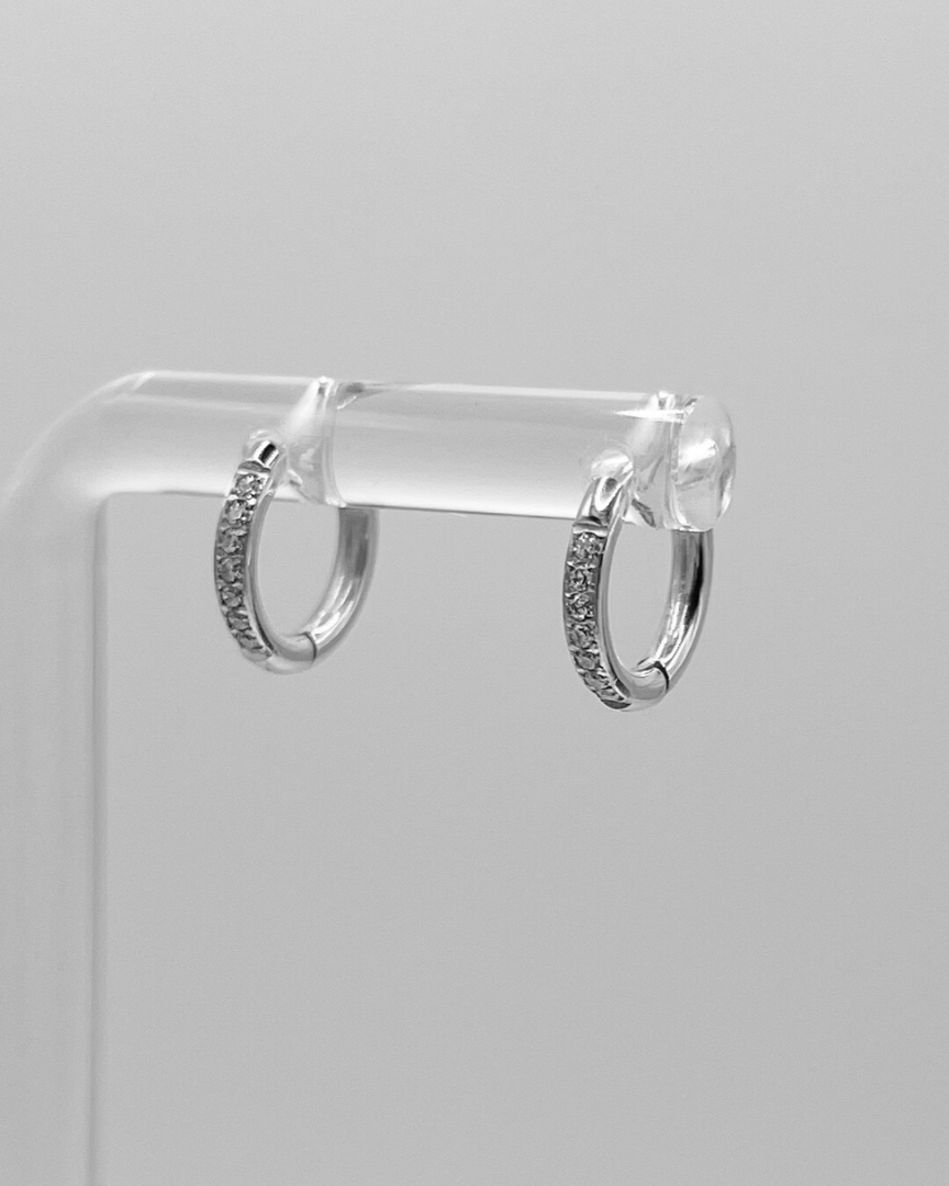 Wasserfeste Edelstahl Hoops mit Zirkonia Steinen besetzt in silber.