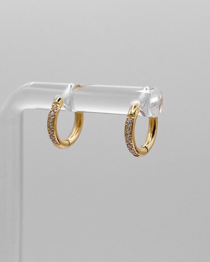 Wasserfeste Edelstahl Hoops mit Zirkonia Steinen besetzt in gold.