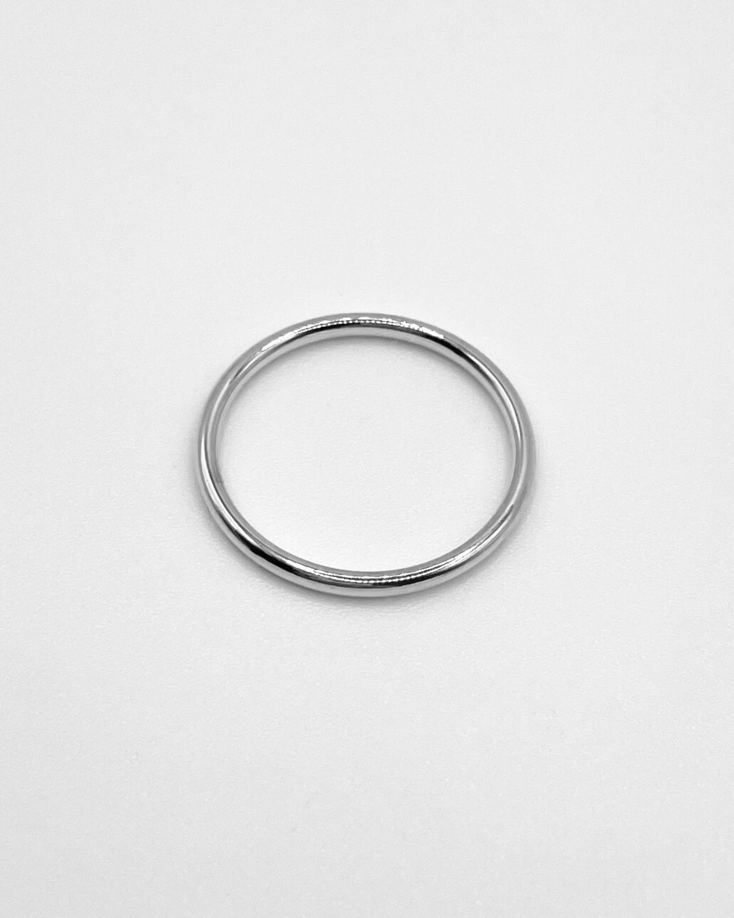 Schlichter Basic Ring aus Edelstahl.