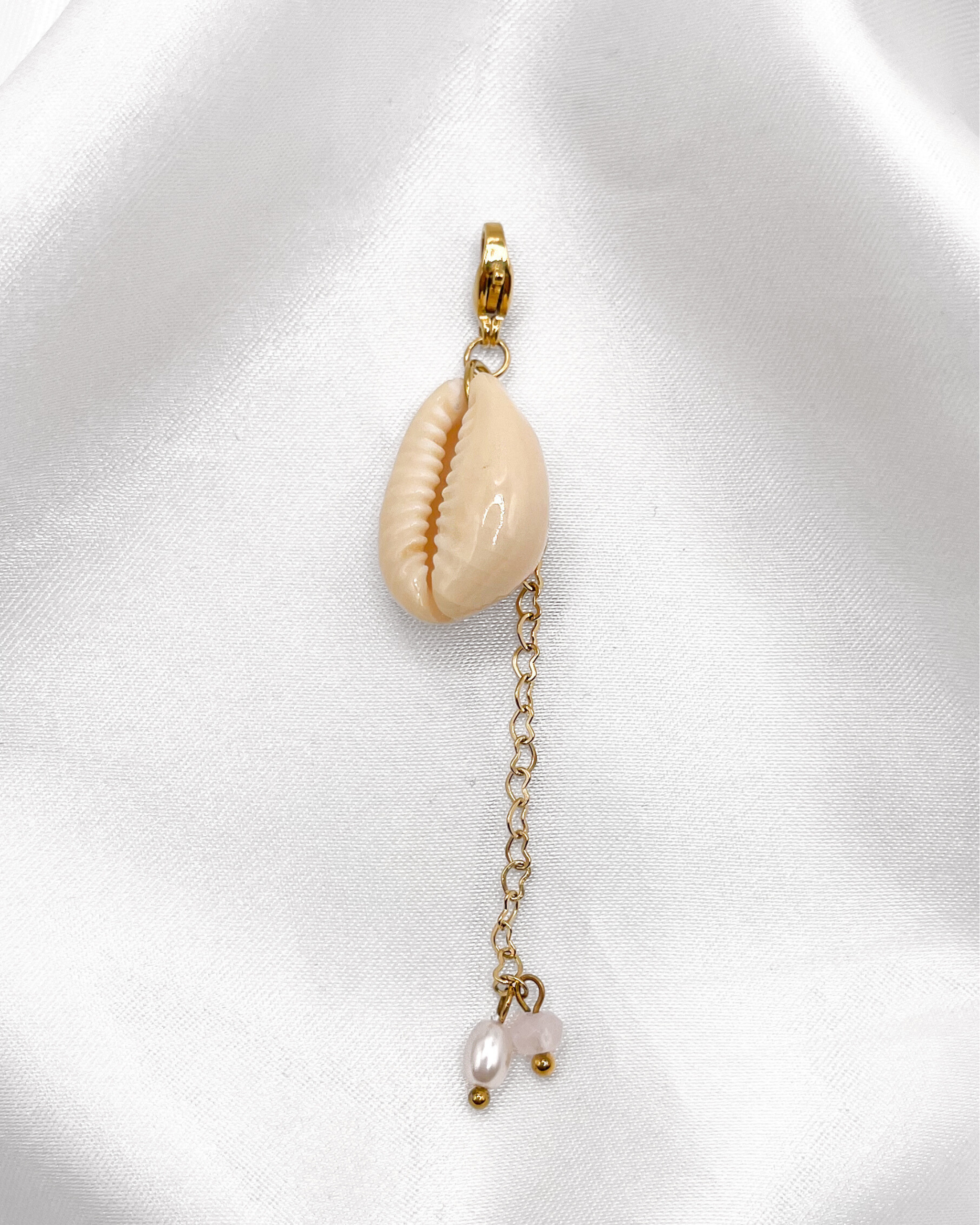 Charm Sandy Shell Dangle