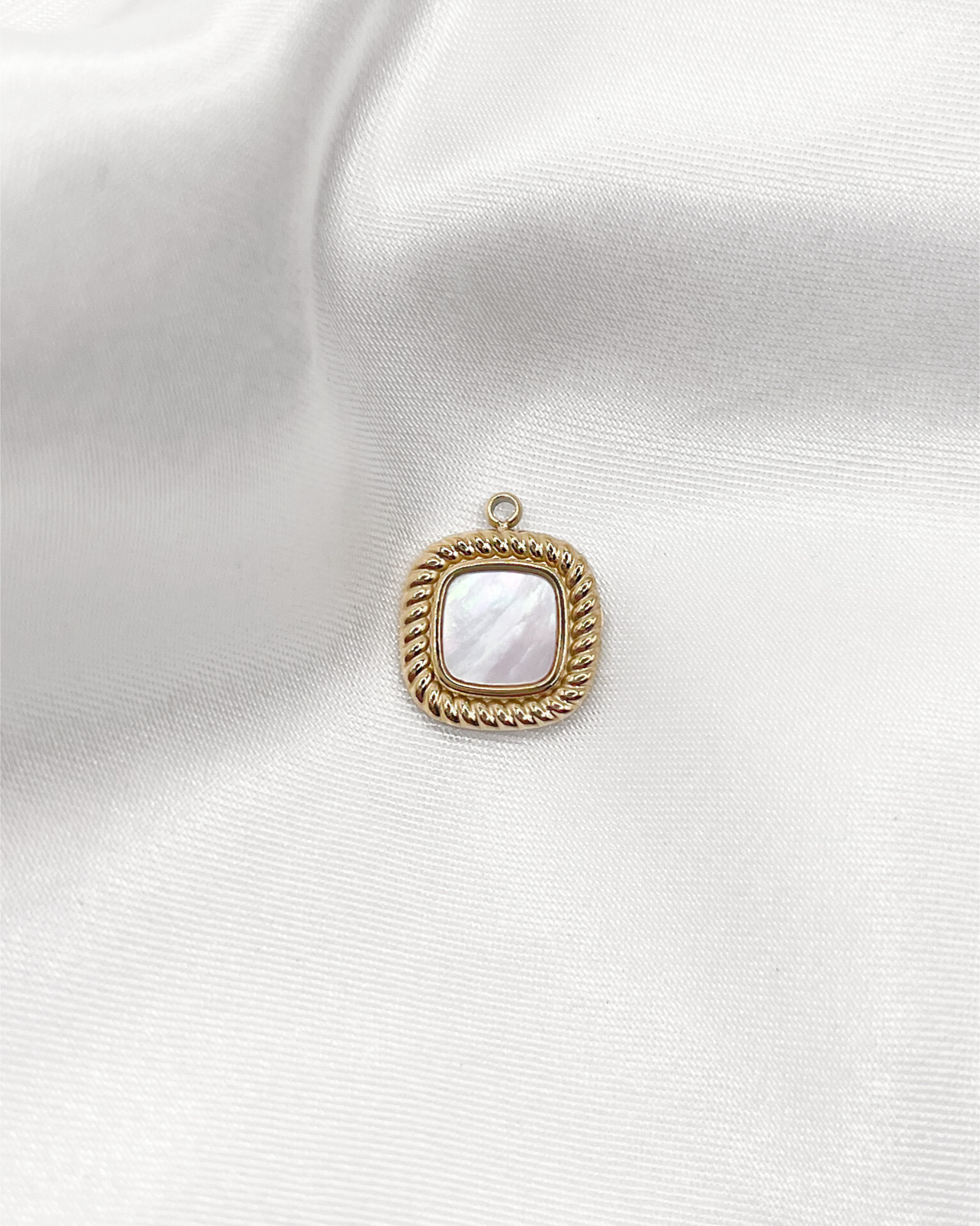 Charm Pearl Square